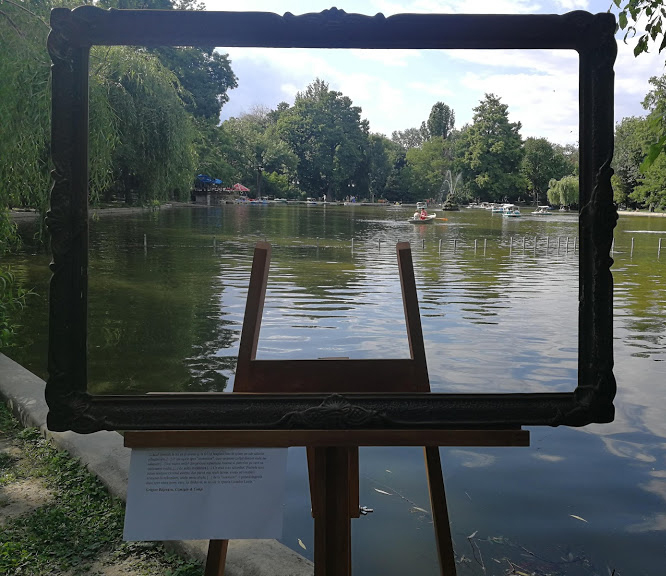 Ramă ornamentală în fața unui lac, Parcul Carol, București